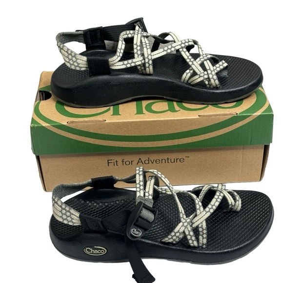 Chaco Gray & Black Sandals Adjustable Strap Toe Sling Size 8 Excellent Condition - Picture 2 of 16